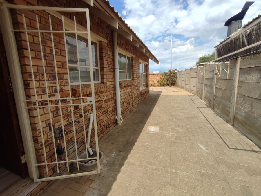 2 Bedroom Property for Sale in Fleurdal Free State